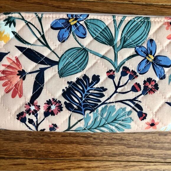 Vera Bradley RFID Jordin Continental Floral Quilted Paradise Coral Wallet NWOT - Picture 5 of 7